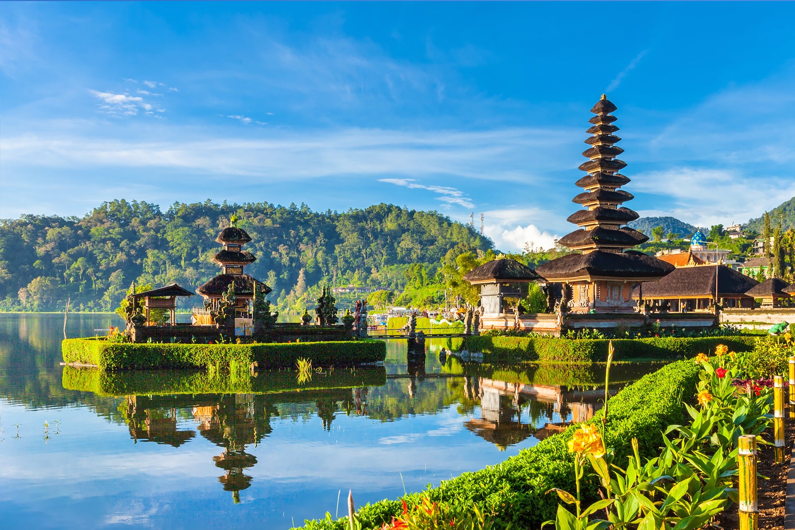 BALI - ĐỀN NƯỚC ULUN DANU - CỔNG TRỜI HANDARA (TN)